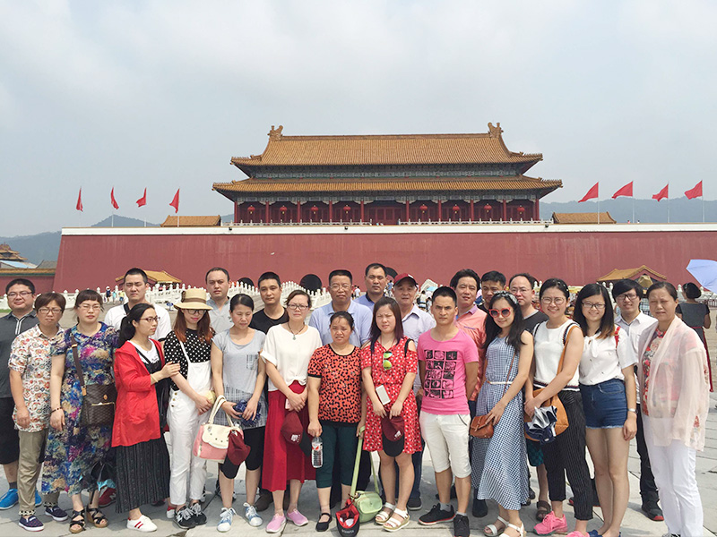 華埠集團人事部組織全體員工游橫店影視城